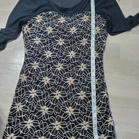 3/4 Sleeve Black Sheer Cream Floral Print Textured Top - Picture 8 of 8